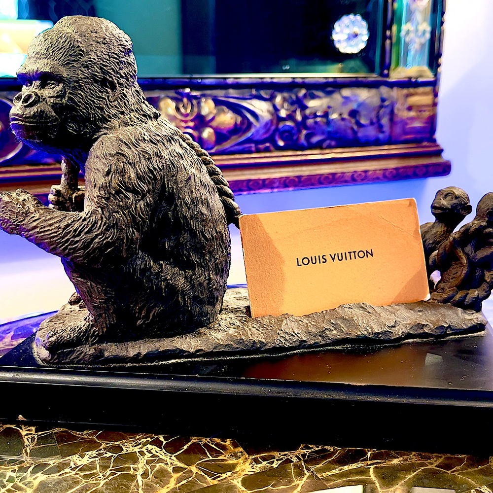 Gorilla pulling baby gorillas Card Holder